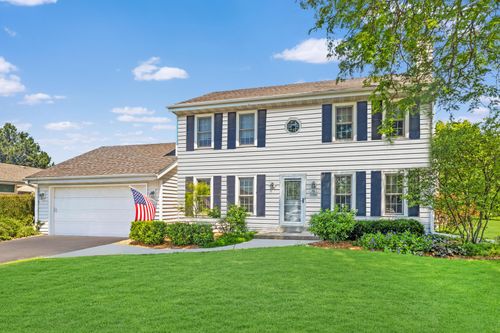 7615556 Countryside Dr, Menomonee Falls, WI, 53051-4276 | Card Image
