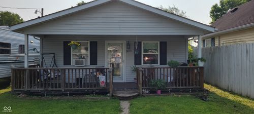 903 S Pleasant St, Edinburgh, IN, 46124-1381 | Card Image