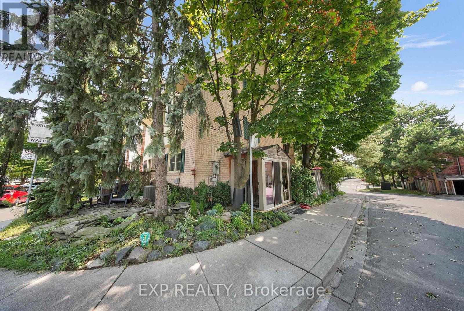 Residential in Toronto (Greenwood-Coxwell) 3