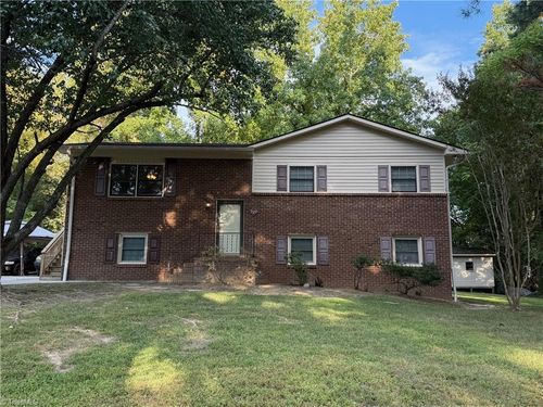 220 Knollwood Dr, Eden, NC, 27288-2224 | Card Image