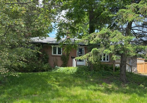 38 Ferguson Ave, Whitby, ON, L1M1A6 | Card Image