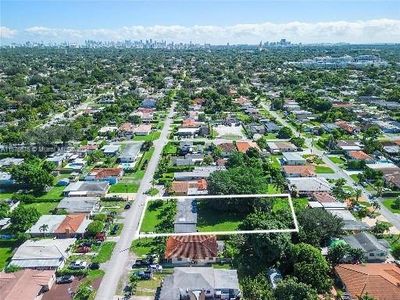 6550 Sw 27th St, House other with 3 bedrooms, 2 bathrooms and null parking in Miami FL | Image 2