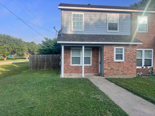 apt-b-306 Anderson St, Smithville, TX, 78957-2915 | Card Image