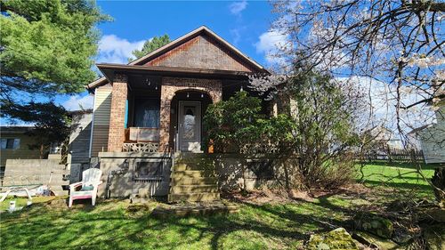 922 36th St, Vandergrift, PA, 15690-1652 | Card Image