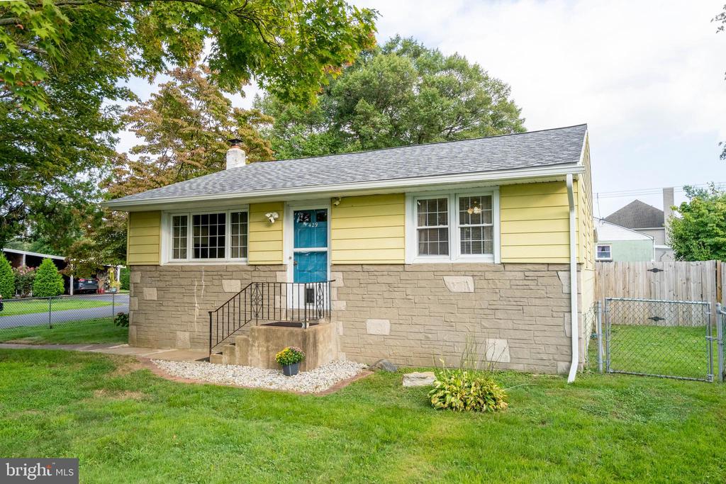 Parkview Ave, Langhorne, PA 19047