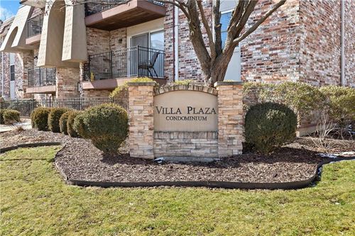 apt-303-5006 Baltimore Ave, Kansas City, MO, 64112-2469 | Card Image