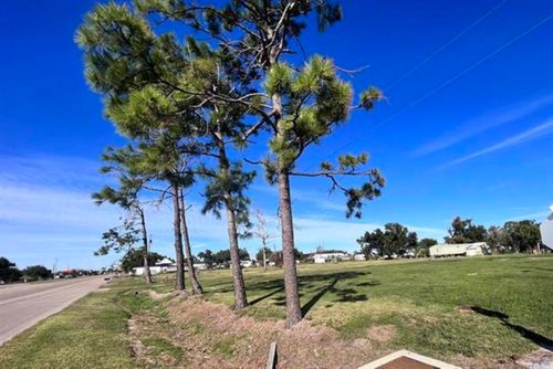 2124 S Alex Plaisance Blvd, Golden Meadow, LA, 70357-3156 | Card Image