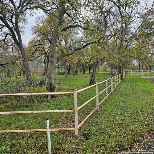 120 Antelope Ln, Seguin, TX, 78155-6962 | Card Image