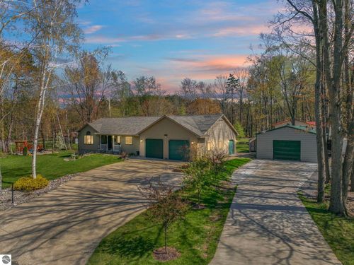 6304 Avon Ln, Cadillac, MI, 49601-9594 | Card Image