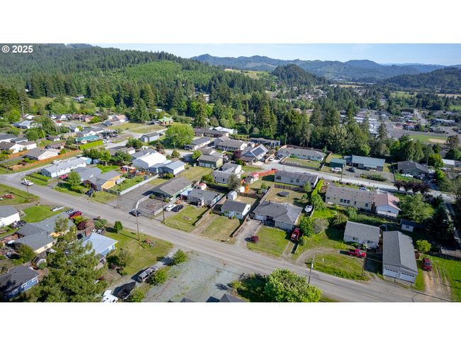 1636 Maple St, House other with 2 bedrooms, 1 bathrooms and null parking in Myrtle Point OR | Image 22