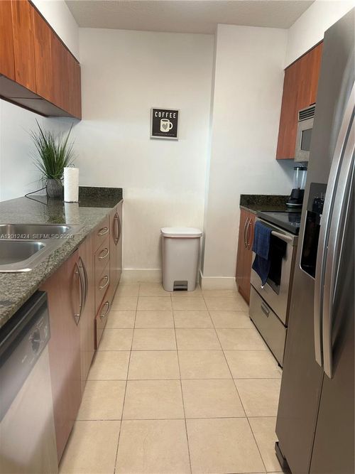 2304-1200 Brickell Bay Dr, Miami, FL, 33131 | Card Image