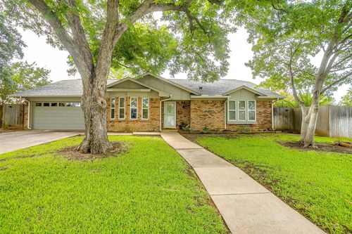 1003 Purdue Dr, Arlington, TX, 76012-5344 | Card Image