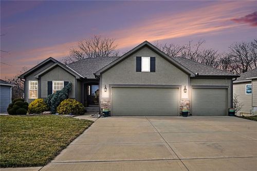 17702 Grey Hawke Rdg, Smithville, MO, 64089-9251 | Card Image