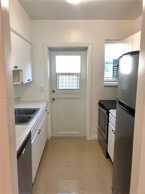apt-3-8227 Crespi Blvd, Miami Beach, FL, 33141-1330 | Card Image