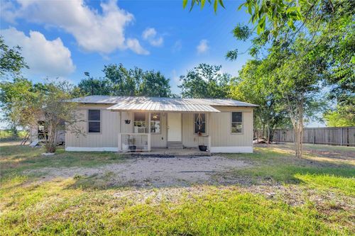 20235 Engelmann Ln, Manor, TX, 78653-3925 | Card Image