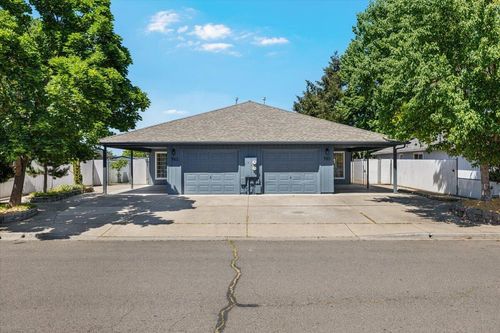 783 Columbine Way, Central Point, OR, 97502-4802 | Card Image