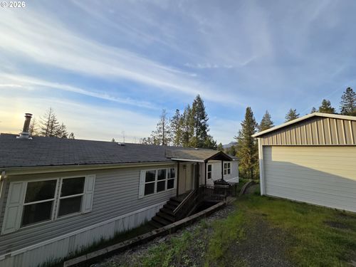 781 Pine Ridge Dr, Glide, OR, 97443-9775 | Card Image