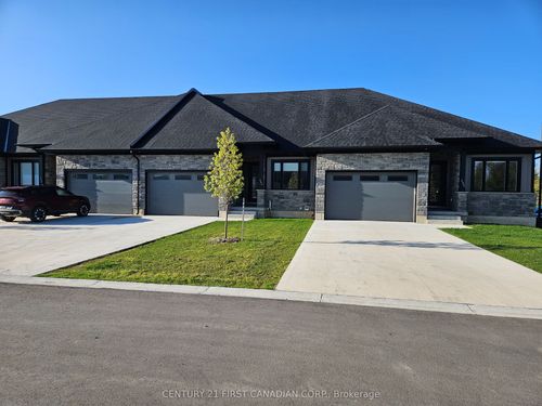 484 Kip Lane, Wyoming, ON, N0N1T0 | Card Image