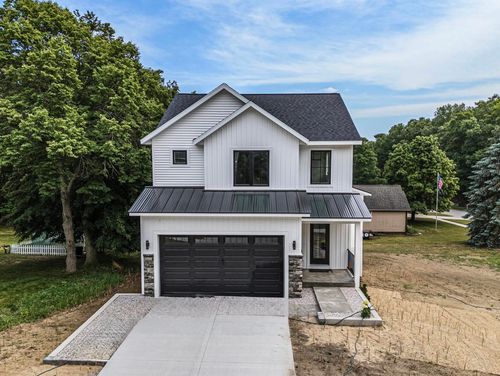 3702 Dunes Pkwy, Norton Shores, MI, 49441-4487 | Card Image