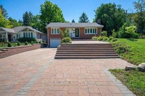 main-52 Eagle St, Newmarket, ON, L3Y1J3 | Card Image