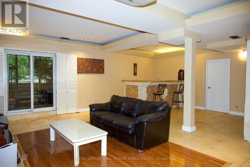 2B Debell Lane, Toronto (Newtonbrook East), ON, M2M3Z4 | Card Image