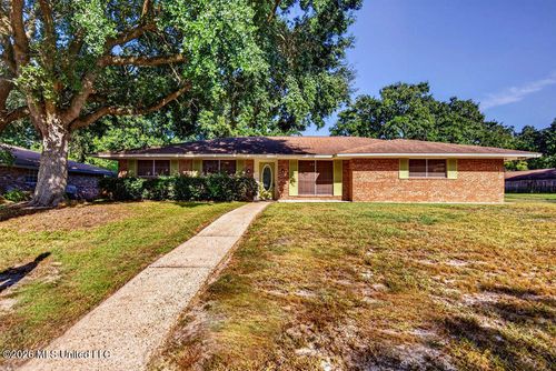 511 Forest Ave N, Long Beach, MS, 39560-3216 | Card Image