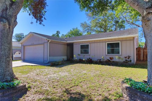 1915 Peppertree Dr, OLDSMAR, FL, 34677-2637 | Card Image