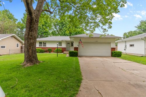 1541 E Crestview St, Springfield, MO, 65804-3212 | Card Image