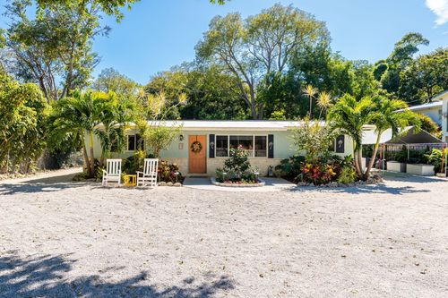 9 Transylvania Ave, Key Largo, FL, 33037-4717 | Card Image