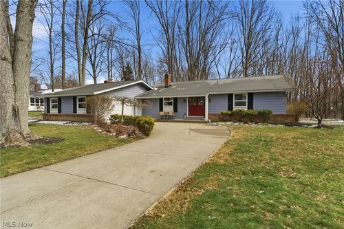 7725 Beaver Creek Dr, Mentor, OH, 44060-7121 | Card Image