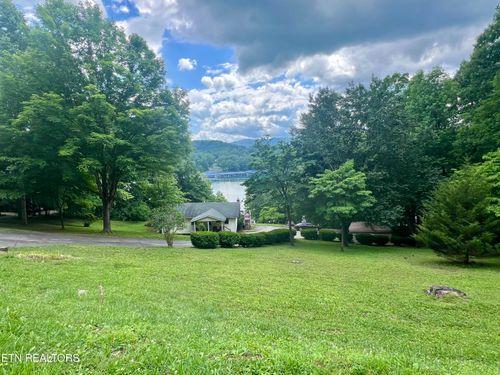 754 Hiwassee Dr, Jacksboro, TN, 37757-3813 | Card Image