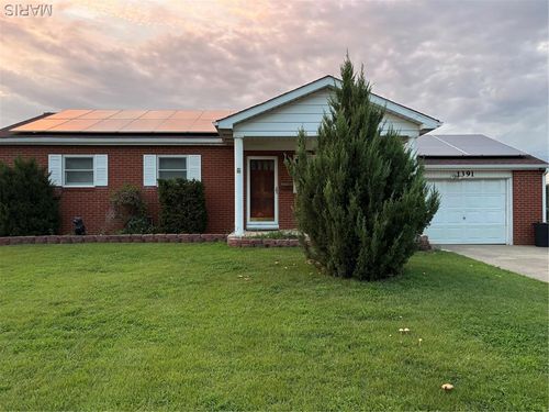 1391 Brushey Grove Ave, Wood River, IL, 62095-1813 | Card Image
