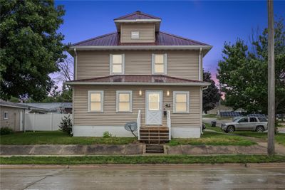 412 13th St, House other with 3 bedrooms, 1 bathrooms and null parking in Belle Plaine IA | Image 1