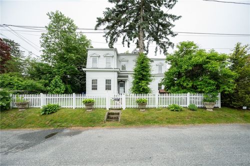 10 Hendricks St, South Kingstown, RI, 02879-3207 | Card Image