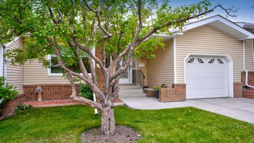 40 Vandoos Villas Nw, Calgary, AB, T3A4W3 | Card Image