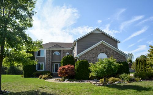 25548 Winding Creek Dr, New Boston, MI, 48164-9130 | Card Image