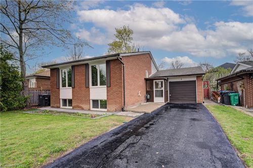 8 Sanford Cres, Brampton, ON, L6X2C3 | Card Image