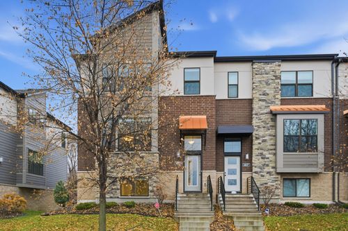 4035 River Valley Way, Eagan, MN, 55122-5301 | Card Image