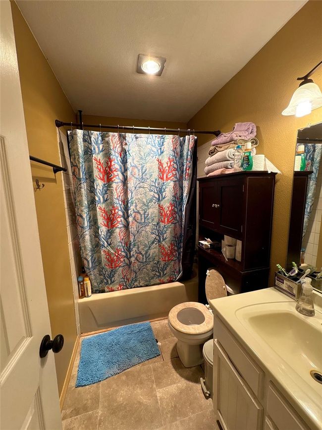 Primary Bathroom | Image 25