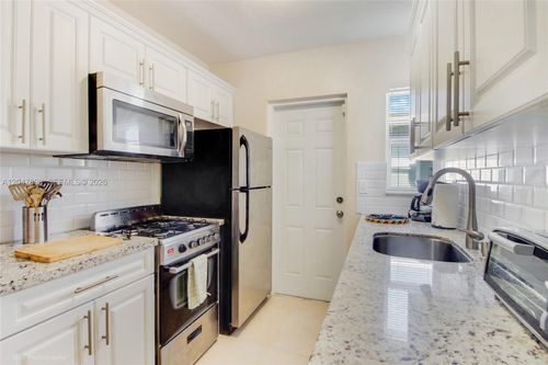 520-518 Sw 7th Ave, Miami, FL, 33130-2621 | Card Image