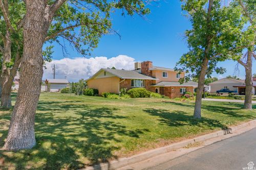 574 W 100 S, Blanding, UT, 84511-4218 | Card Image
