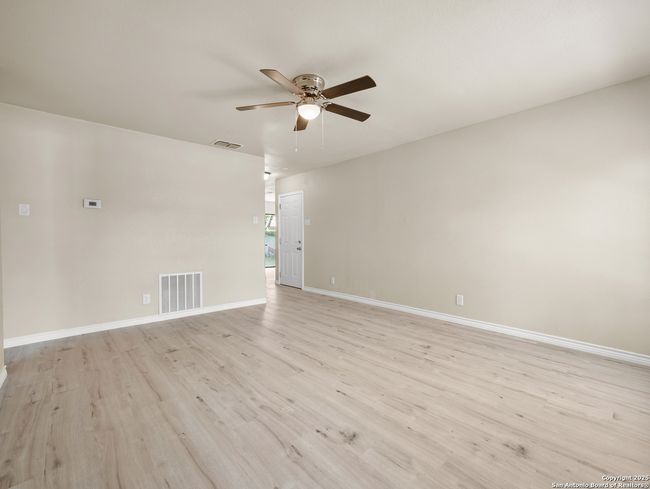 4819 Corian Oak Dr, House other with 3 bedrooms, 2 bathrooms and null parking in Kirby TX | Image 6