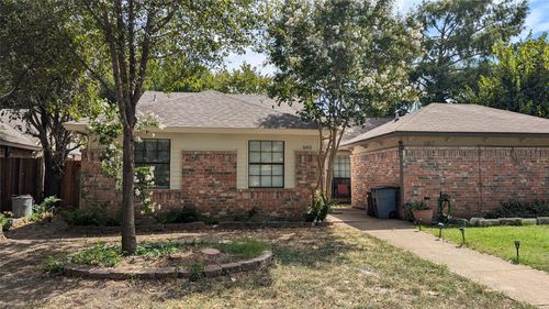 665 Stonehenge Dr, Grand Prairie, TX, 75052-5655 | Card Image