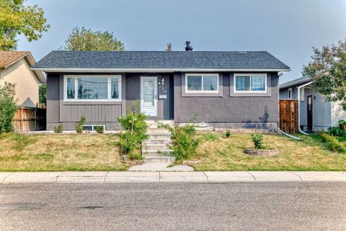 176 Pinecliff Way Ne, Calgary, AB, T1Y3X3 | Card Image