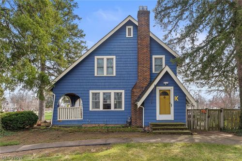 143 Baker St, Berea, OH, 44017-1557 | Card Image