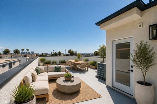 540 N Serrano Ave, LOS ANGELES, CA, 90004-4205 | Card Image