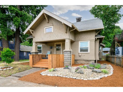 561 Madison St, Eugene, OR, 97402-5125 | Card Image