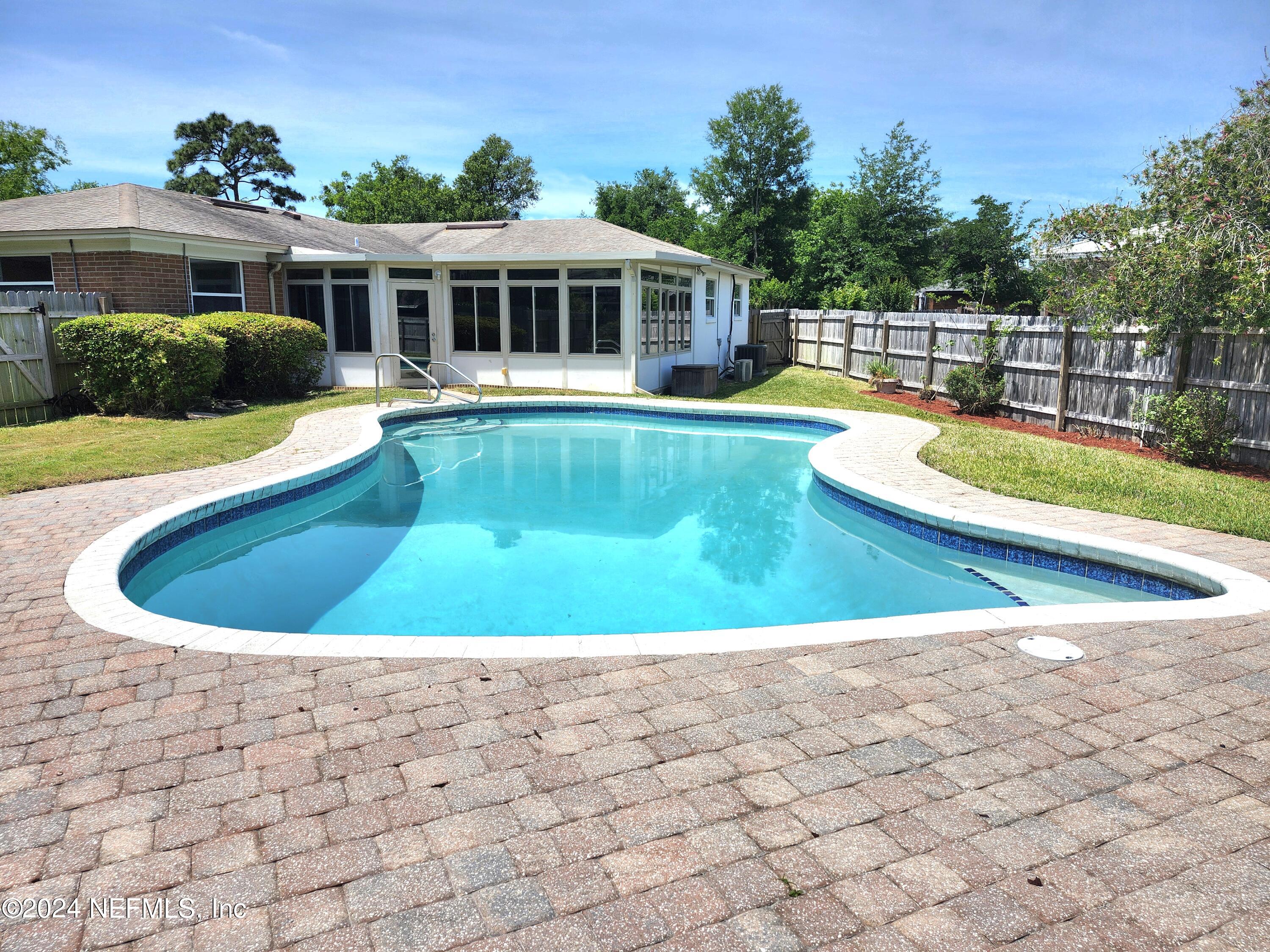 Round Lake Rd, Jacksonville, FL 32277