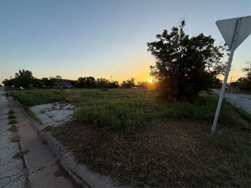 1731 Avenue H, Anson, TX, 79501-6525 | Card Image