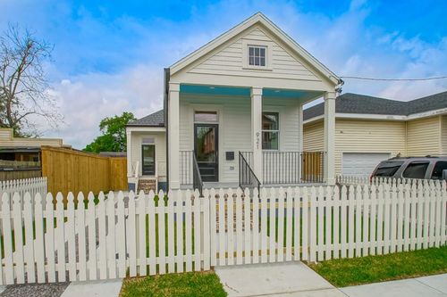 921 Elmira Ave, New Orleans, LA, 70114-2412 | Card Image